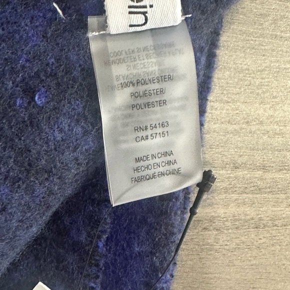 Calvin Klein Blue scarf - Picture 6 of 7